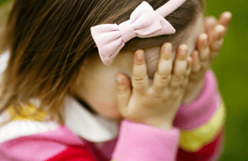 5 cách giúp bé hết nhút nhát